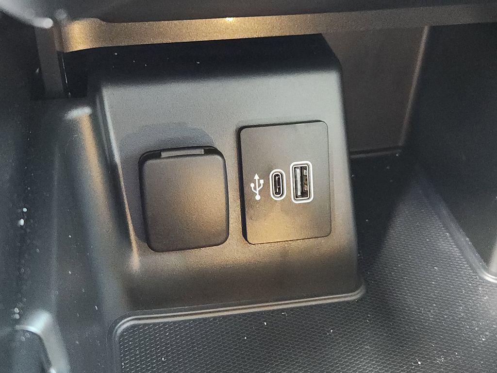 Used 2025 Ford Explorer Active w/ Active Comfort Package image 26