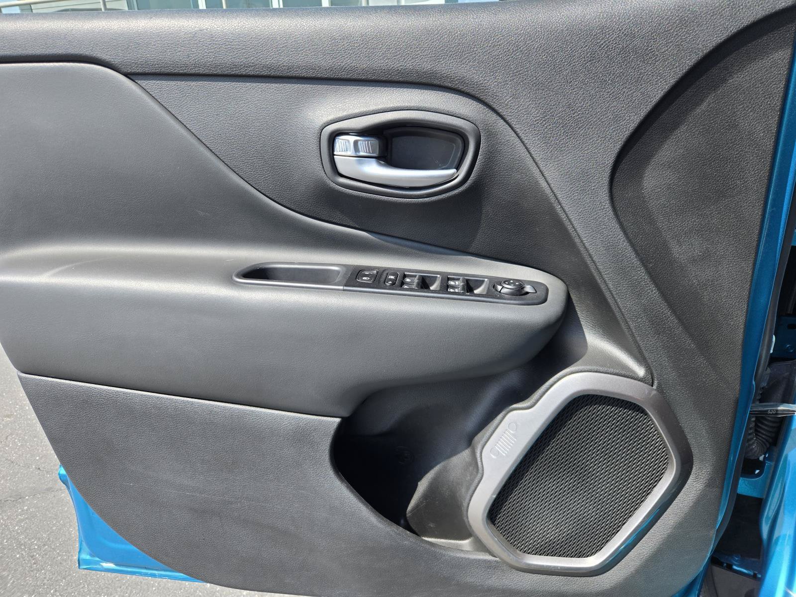 Certified 2022 Jeep Renegade Latitude AWD/4WD image 22