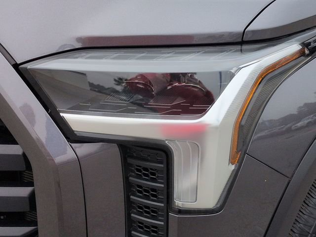 Used 2022 Toyota Tundra SR5 w/ Convenience Package image 9