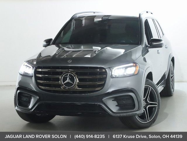 Used 2025 Mercedes-Benz GLS 450 4MATIC image 3