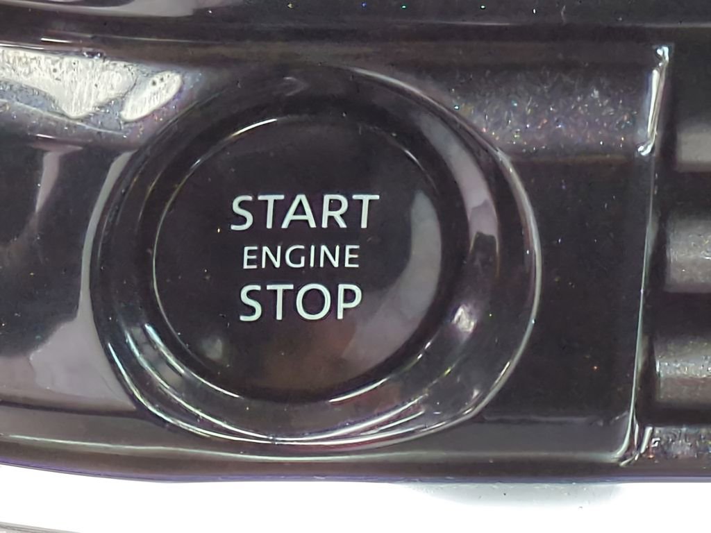 Used 2025 Nissan Pathfinder SV image 28