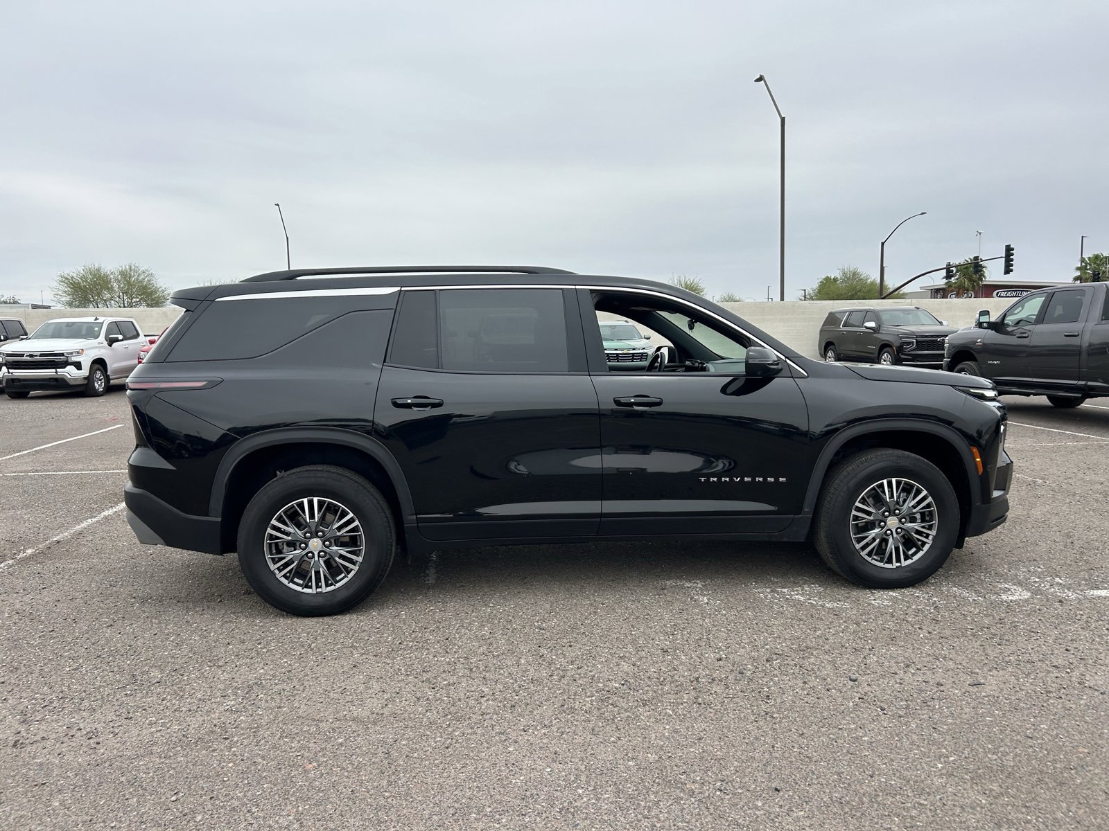 Used 2024 Chevrolet Traverse LT FWD image 5
