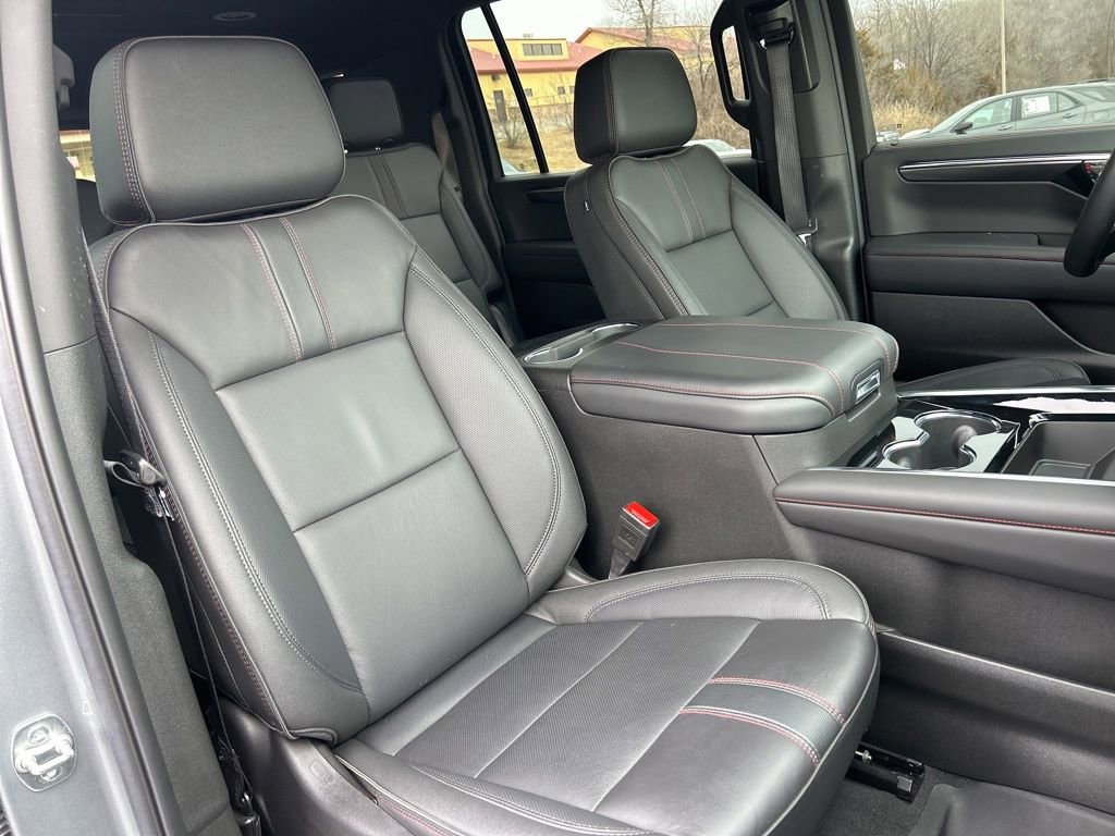 Used 2025 Chevrolet Suburban RST w/ Comfort Package AWD/4WD image 48