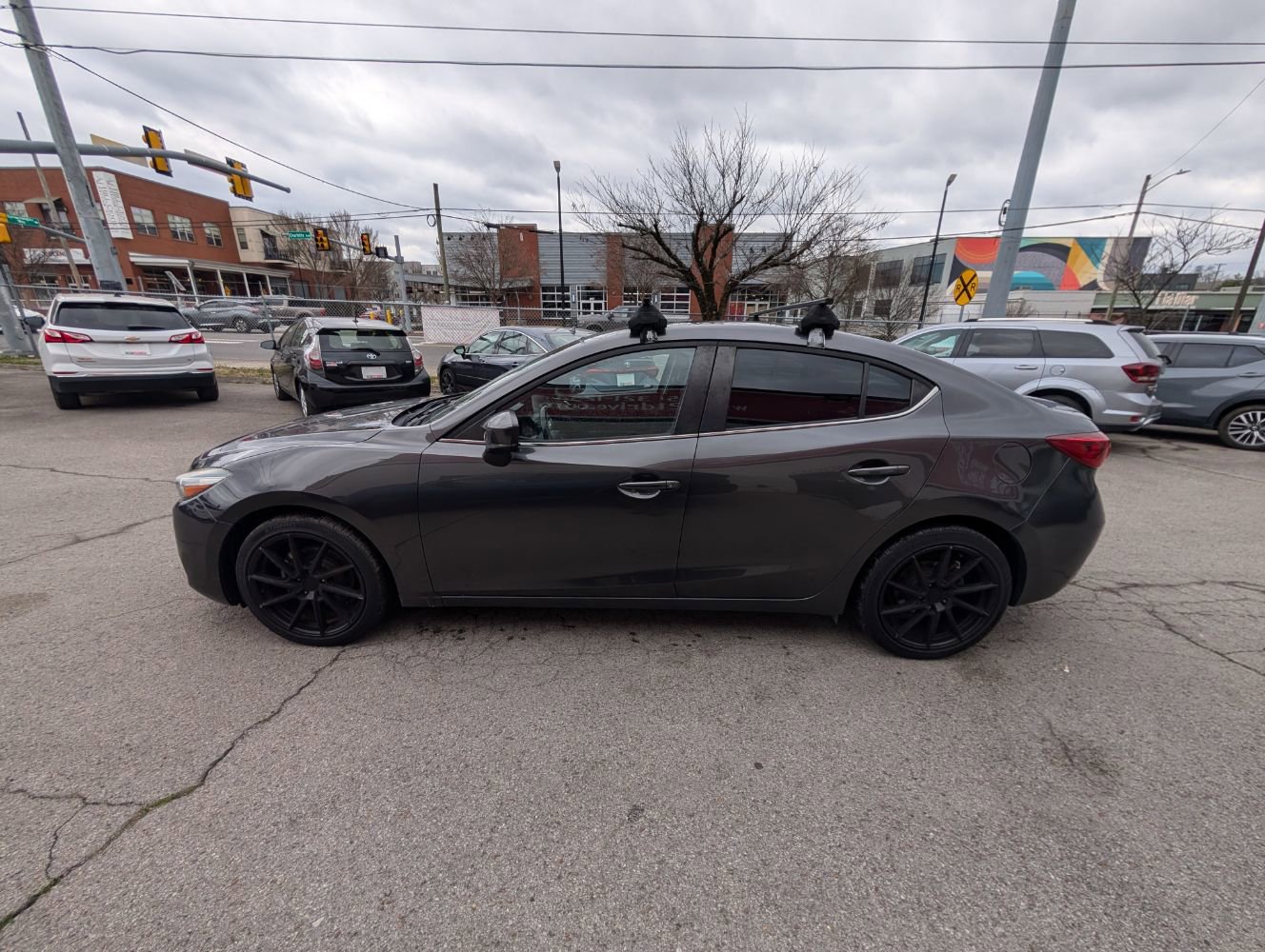 Used 2017 MAZDA MAZDA3 Touring w/ Popular Equipment Package FWD image 9