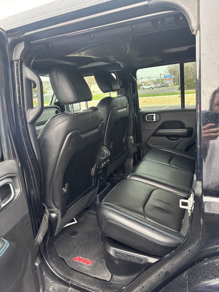 Used 2024 Jeep Wrangler Unlimited Rubicon 4xe image 12