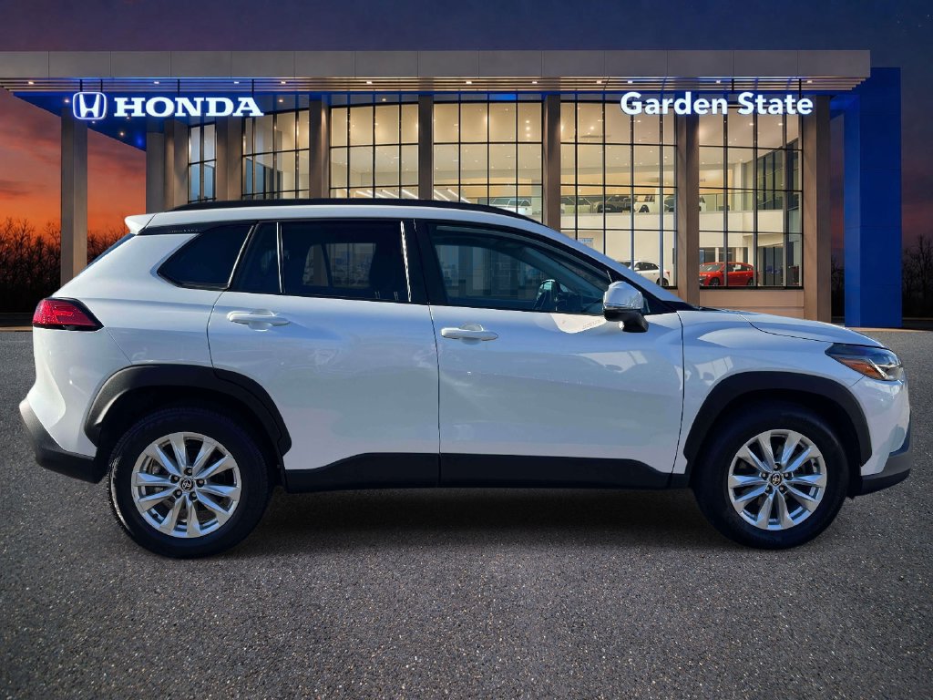 Used 2024 Toyota Corolla Cross LE w/ Moonroof Package AWD/4WD image 5