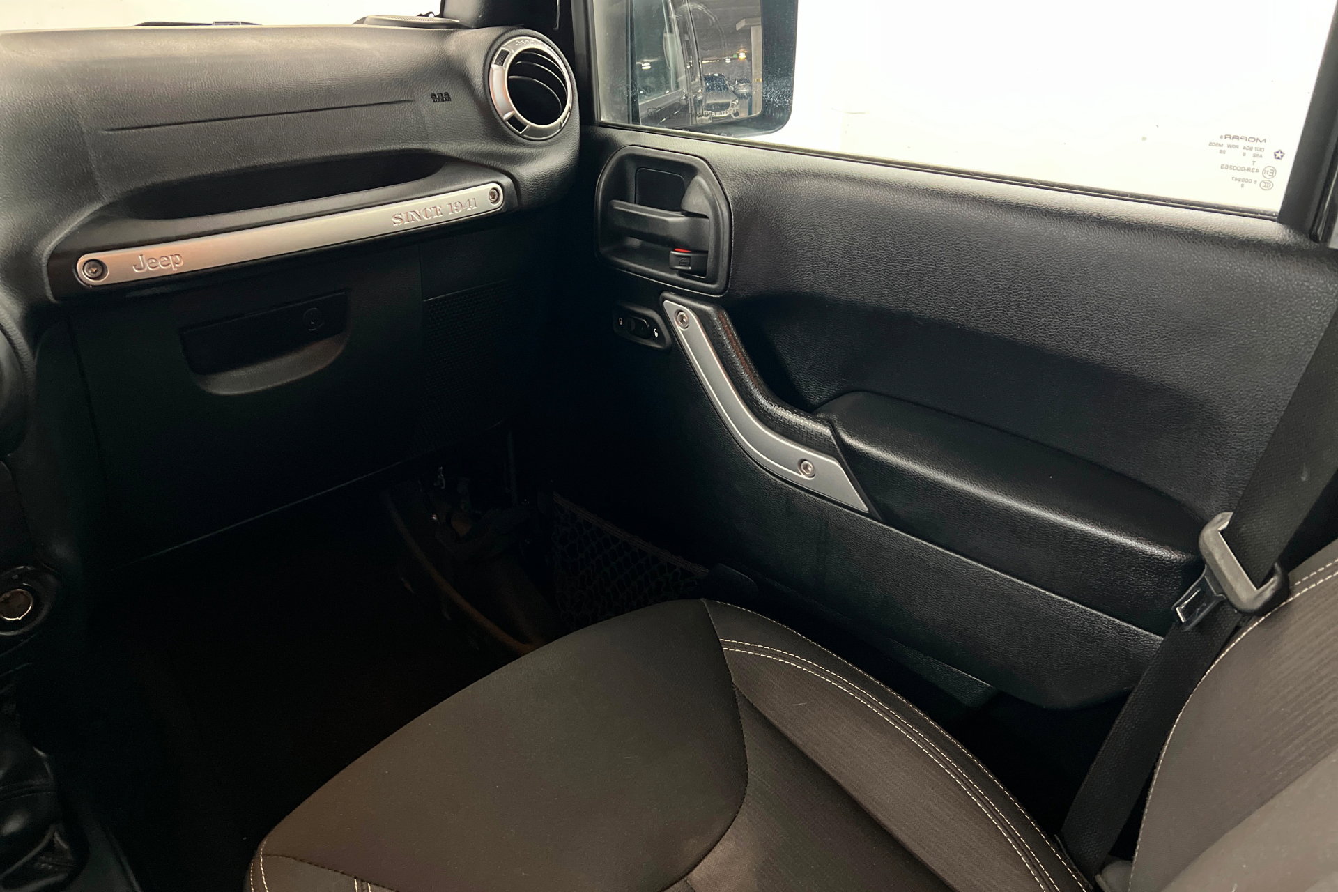 Used 2016 Jeep Wrangler Unlimited Rubicon w/ Max Tow Package AWD/4WD image 10