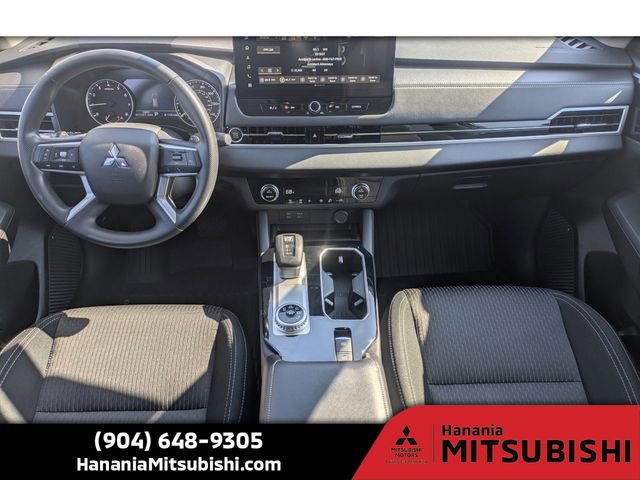 Used 2025 Mitsubishi Outlander ES image 15