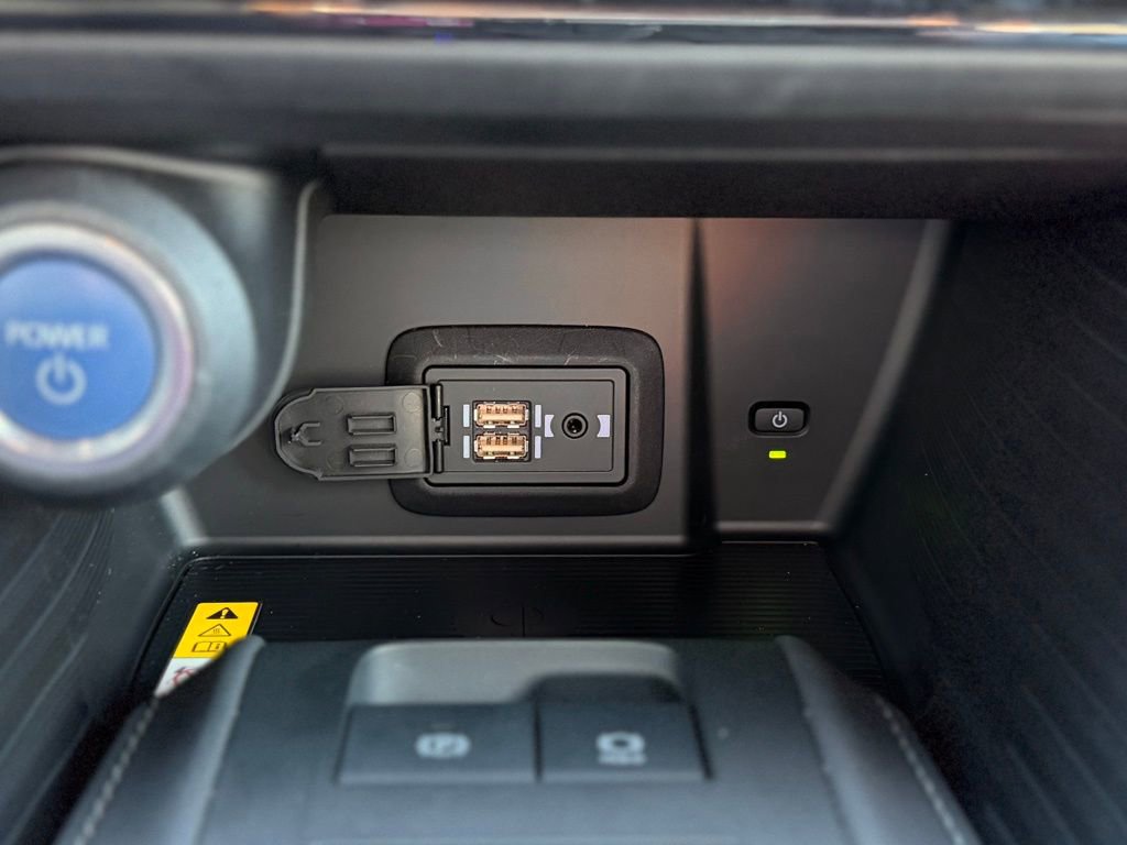 Used 2022 Toyota Venza XLE image 14