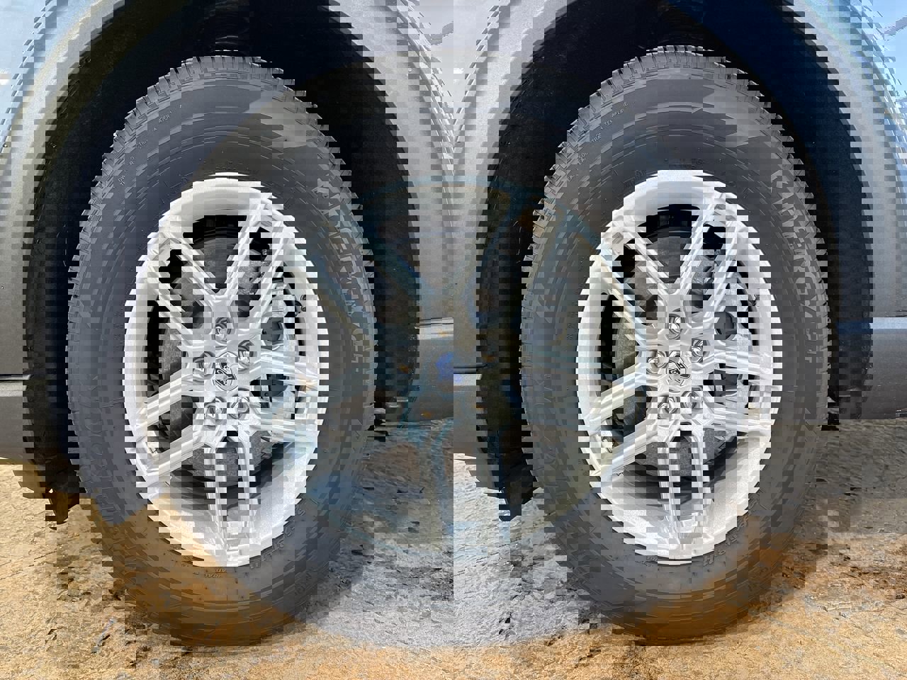 Used 2025 Ford Explorer Active w/ Active Comfort Package image 10