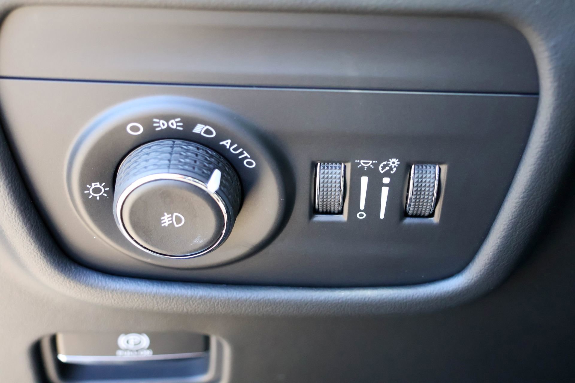 New 2026 Jeep Grand Cherokee Summit image 33