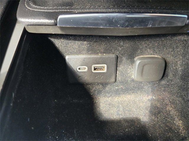 Used 2020 Cadillac XT4 Premium Luxury w/ Cold Weather Package image 17