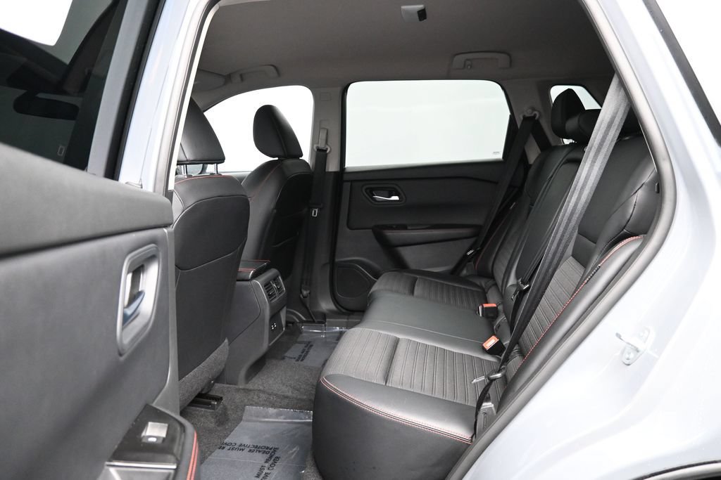 Used 2025 Nissan Rogue SV AWD/4WD image 25