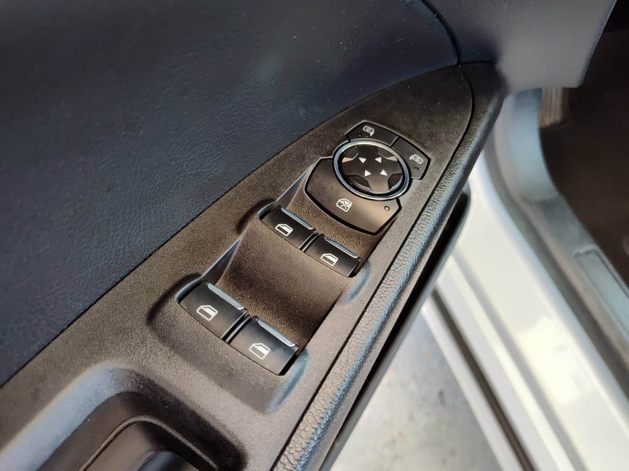 Used 2019 Ford Fusion SE image 15