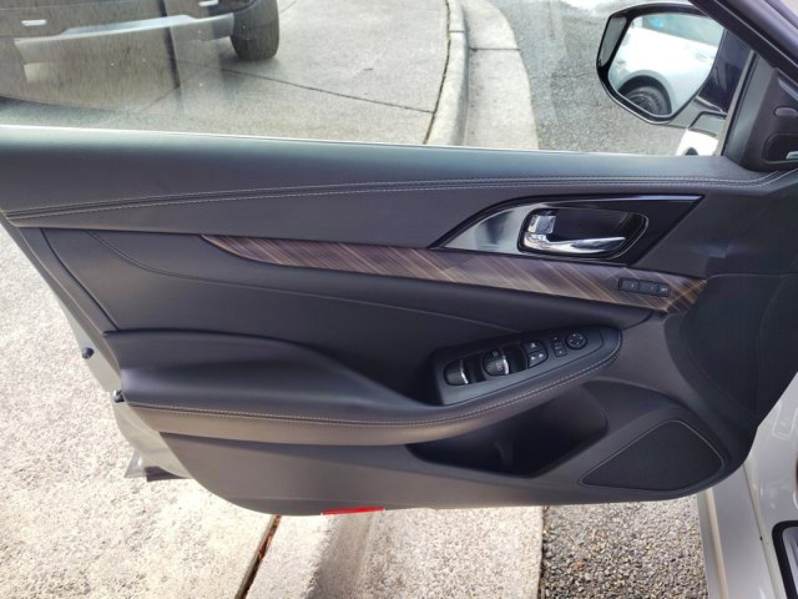 Used 2017 Nissan Maxima Platinum image 22