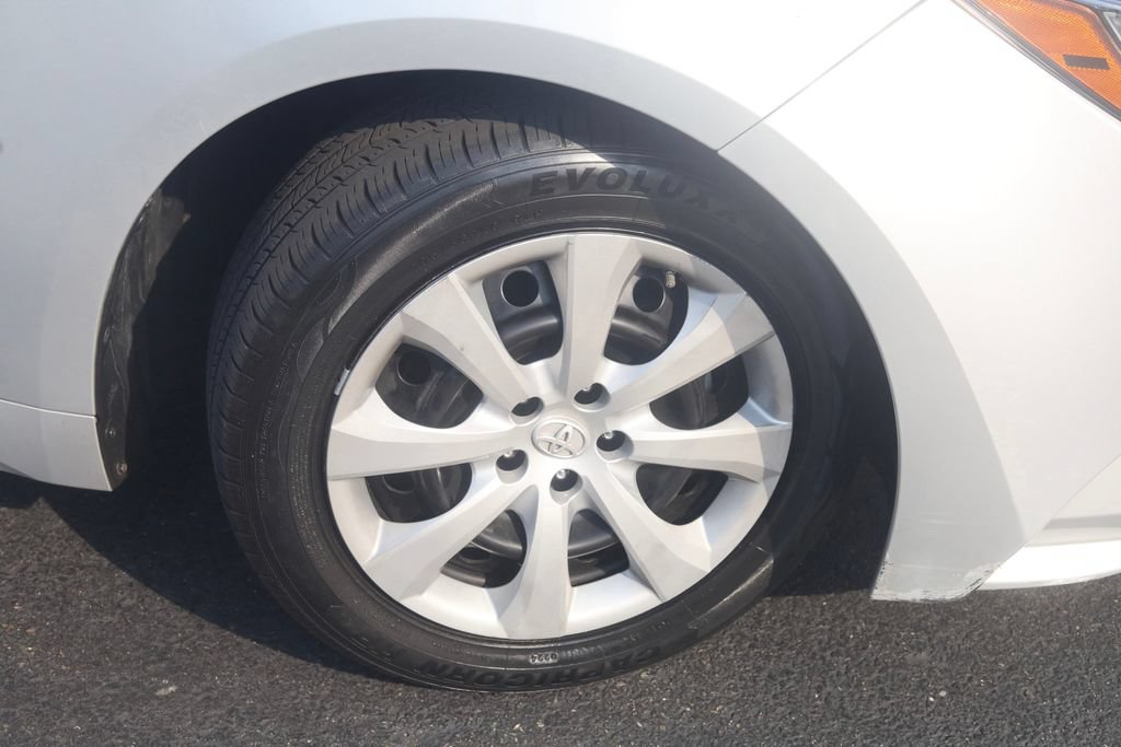 Used 2020 Toyota Corolla LE FWD image 15
