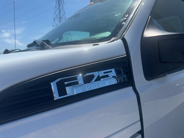 Used 2022 Ford F750 2WD Regular Cab Super Duty image 4