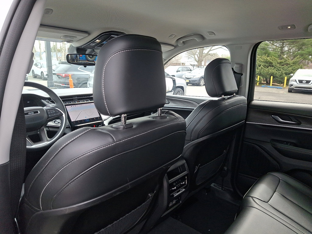 Used 2023 Jeep Grand Cherokee Limited image 21