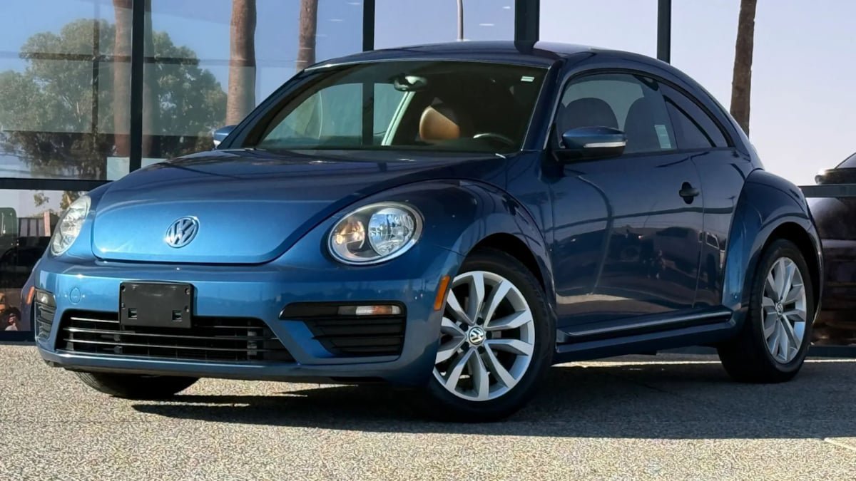 Used 2017 Volkswagen Beetle 1.8T S FWD image 2