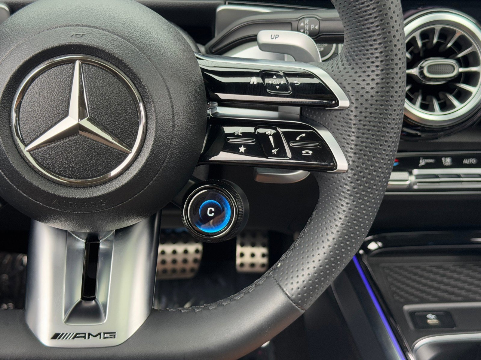 Used 2024 Mercedes-Benz GLB 35 AMG 4MATIC image 25