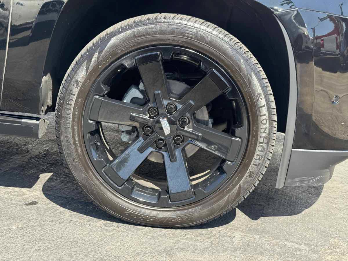 Used 2018 Cadillac Escalade Platinum AWD/4WD image 6