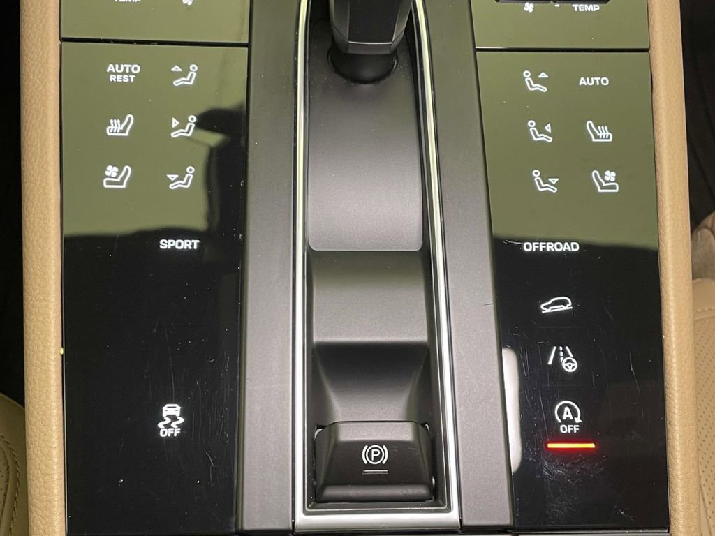 Certified 2025 Porsche Macan image 34