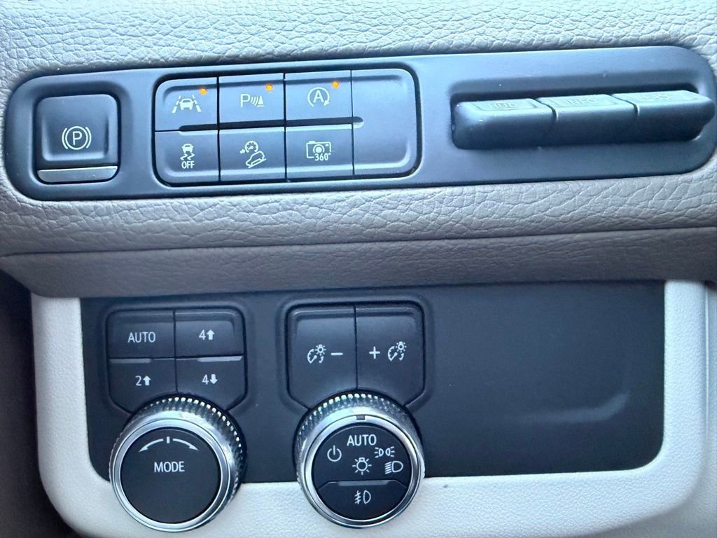 Used 2023 GMC Yukon XL Denali image 24