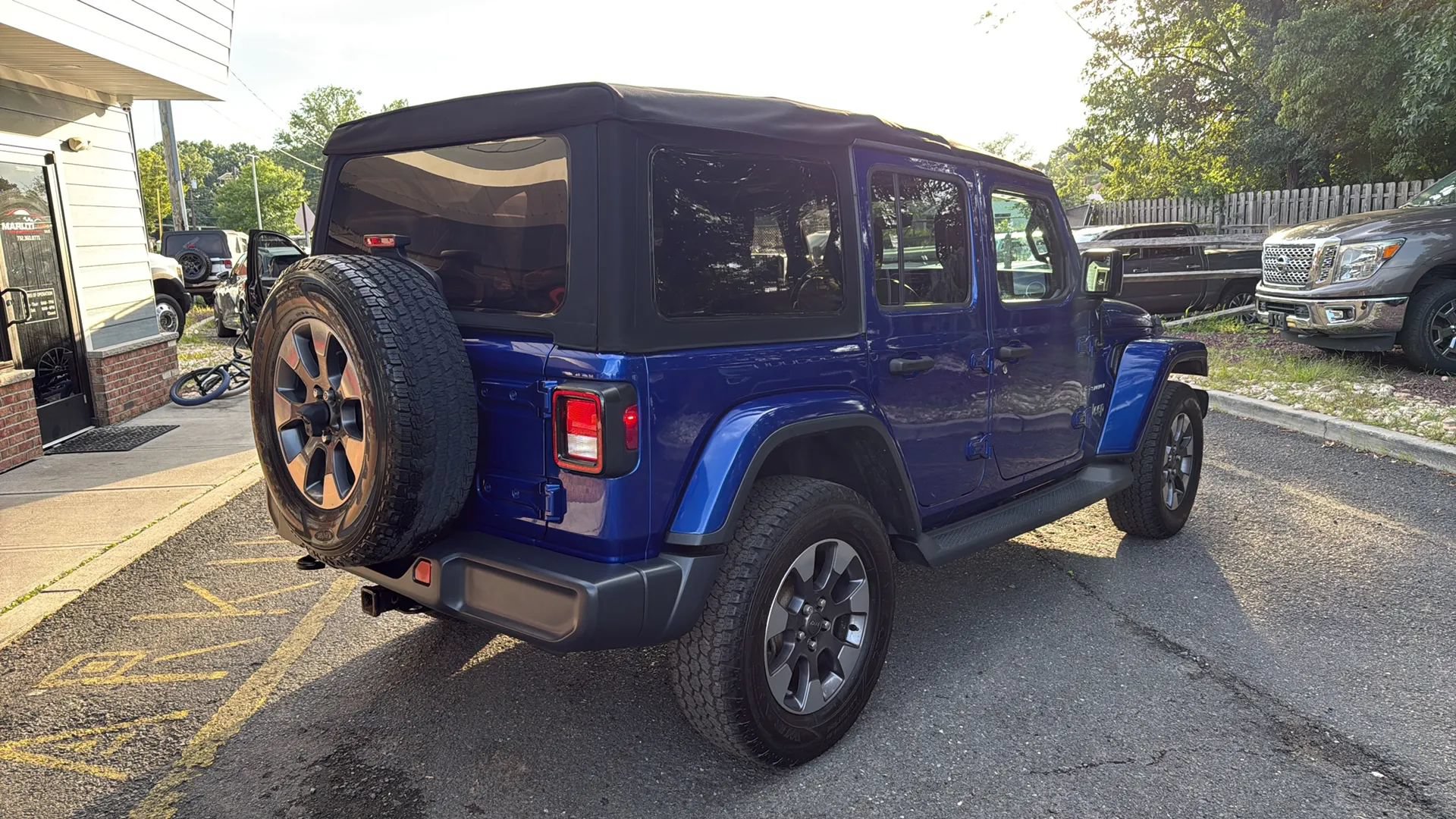 Used 2018 Jeep Wrangler Unlimited Sahara AWD/4WD image 5