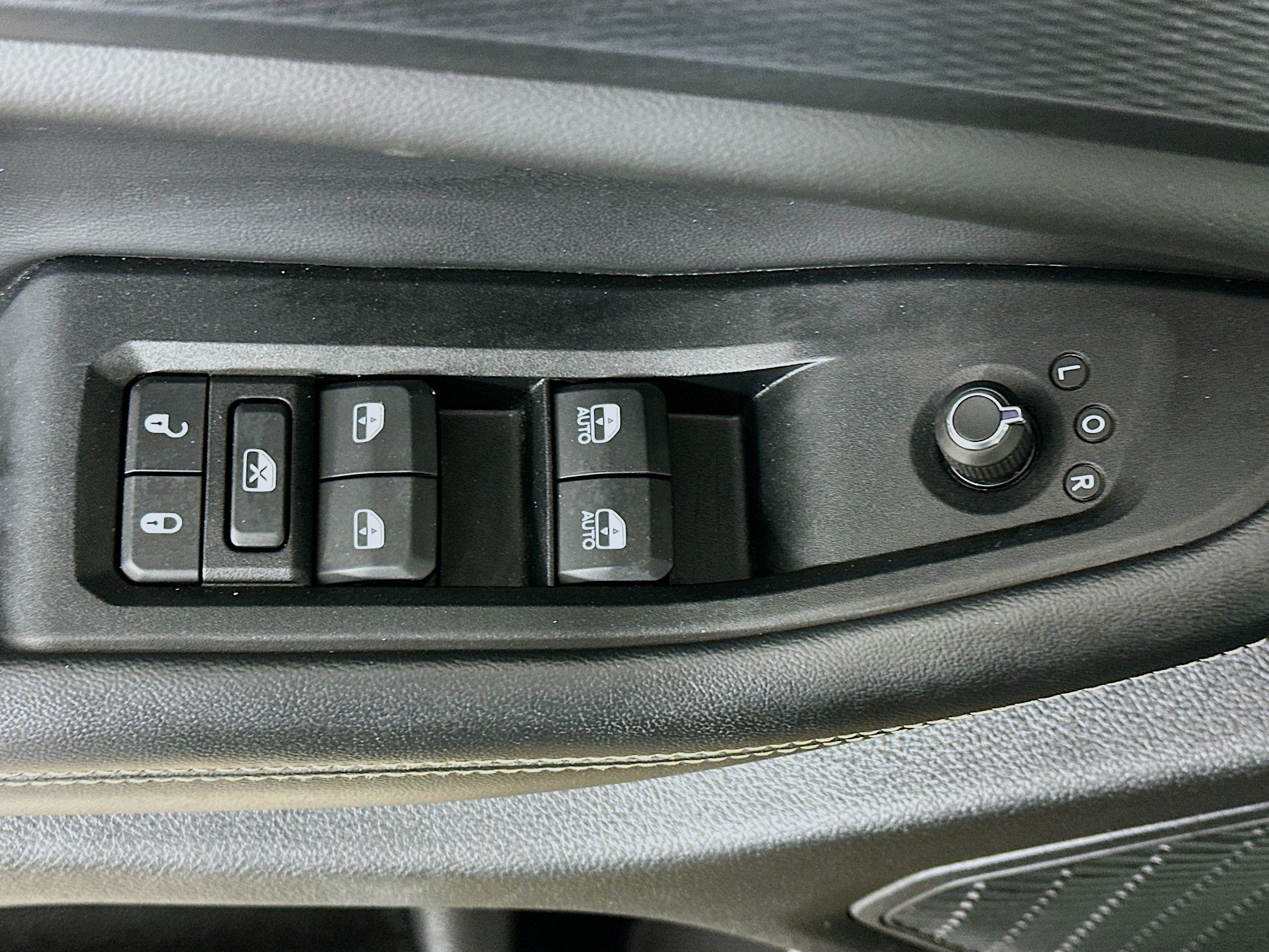 Used 2023 Jeep Grand Cherokee Altitude AWD/4WD image 15