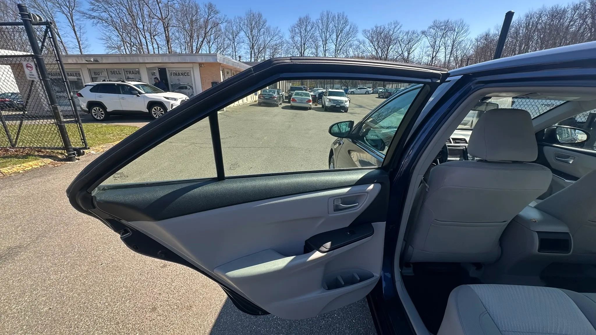 Used 2015 Toyota Camry LE FWD image 22