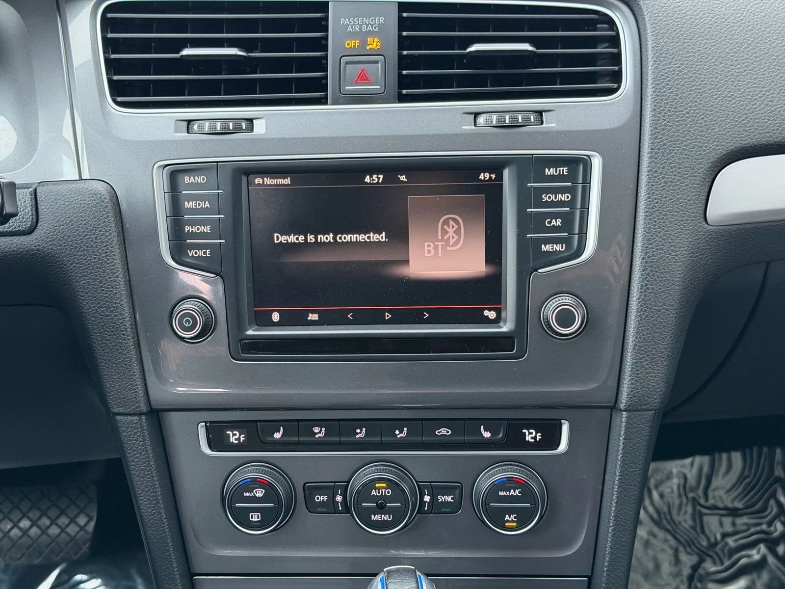 Used 2016 Volkswagen e-Golf SE image 24