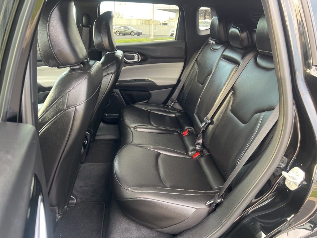 Used 2025 Jeep Compass Limited image 24