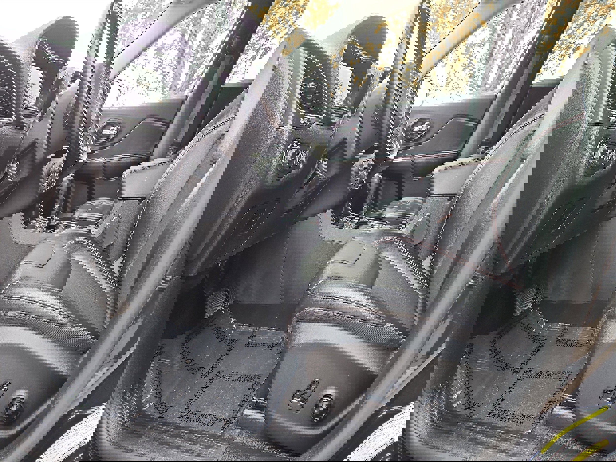 Used 2021 Jeep Cherokee Trailhawk image 9