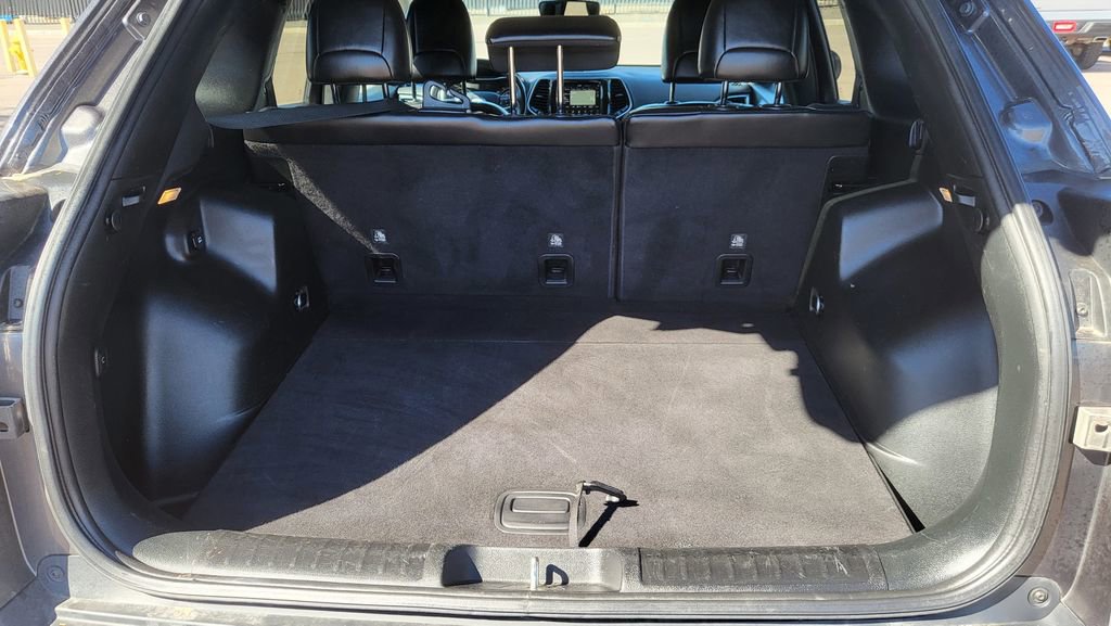 Used 2019 Jeep Cherokee Limited image 15