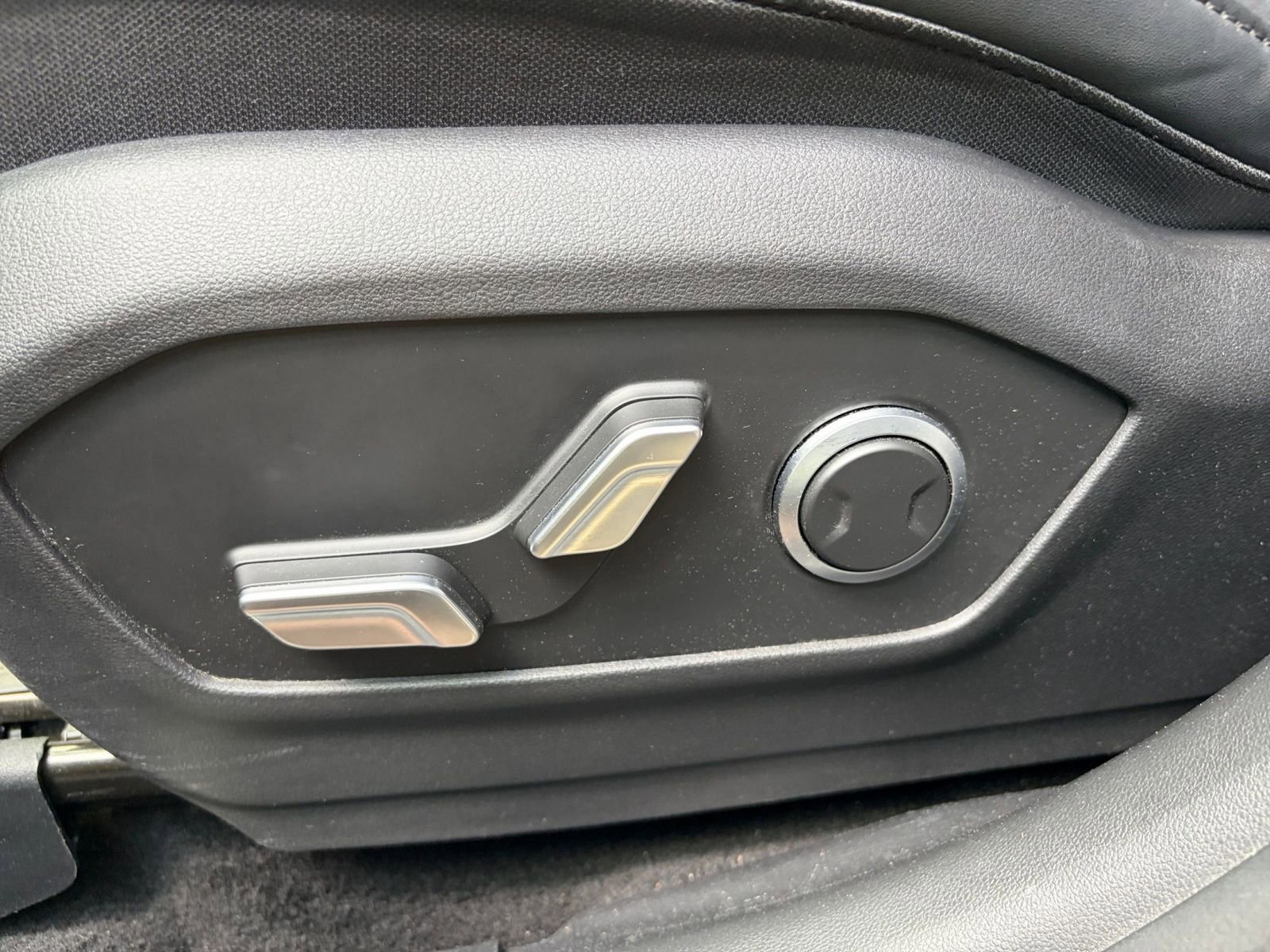 Used 2025 Hyundai Santa Fe SEL FWD image 22