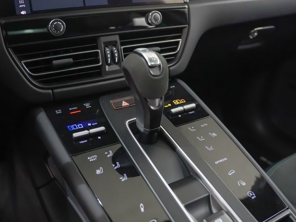 Certified 2026 Porsche Macan GTS image 33