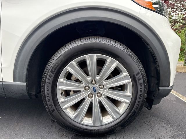 Used 2022 Ford Explorer Limited w/ Equipment Group 301A AWD/4WD image 11