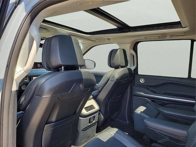 Used 2026 Lincoln Navigator Reserve AWD/4WD image 14
