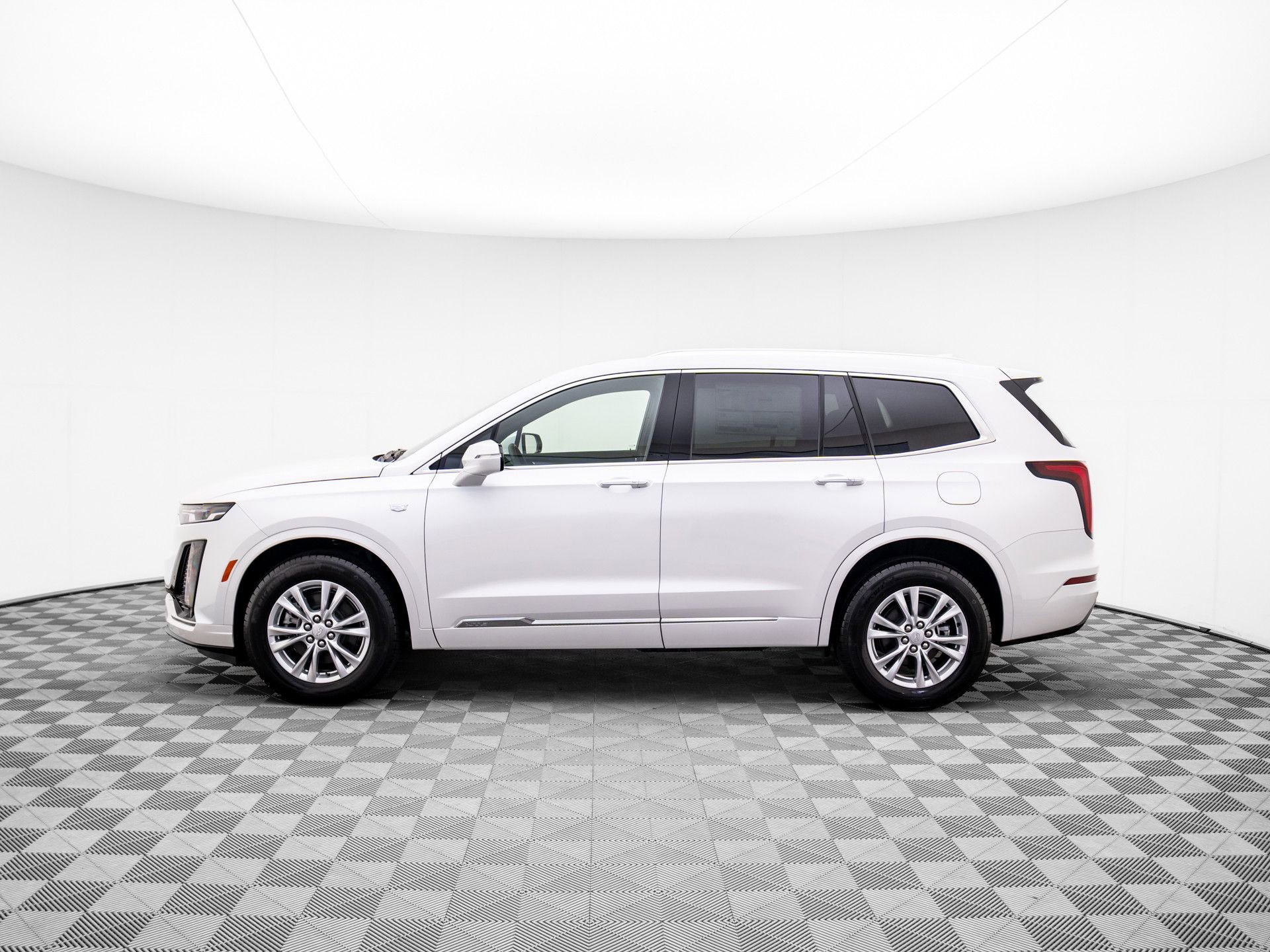 New 2025 Cadillac XT6 Luxury image 4