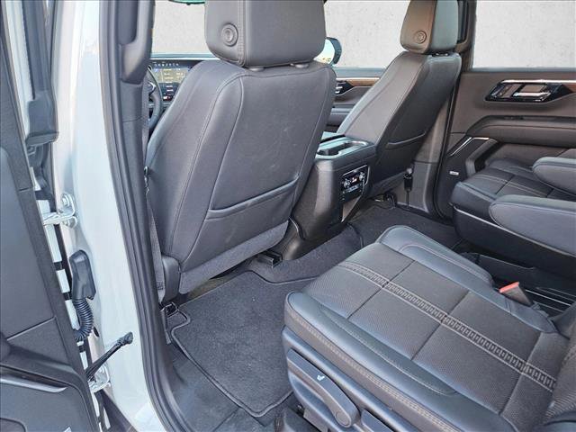 Certified 2025 Chevrolet Suburban High Country image 12