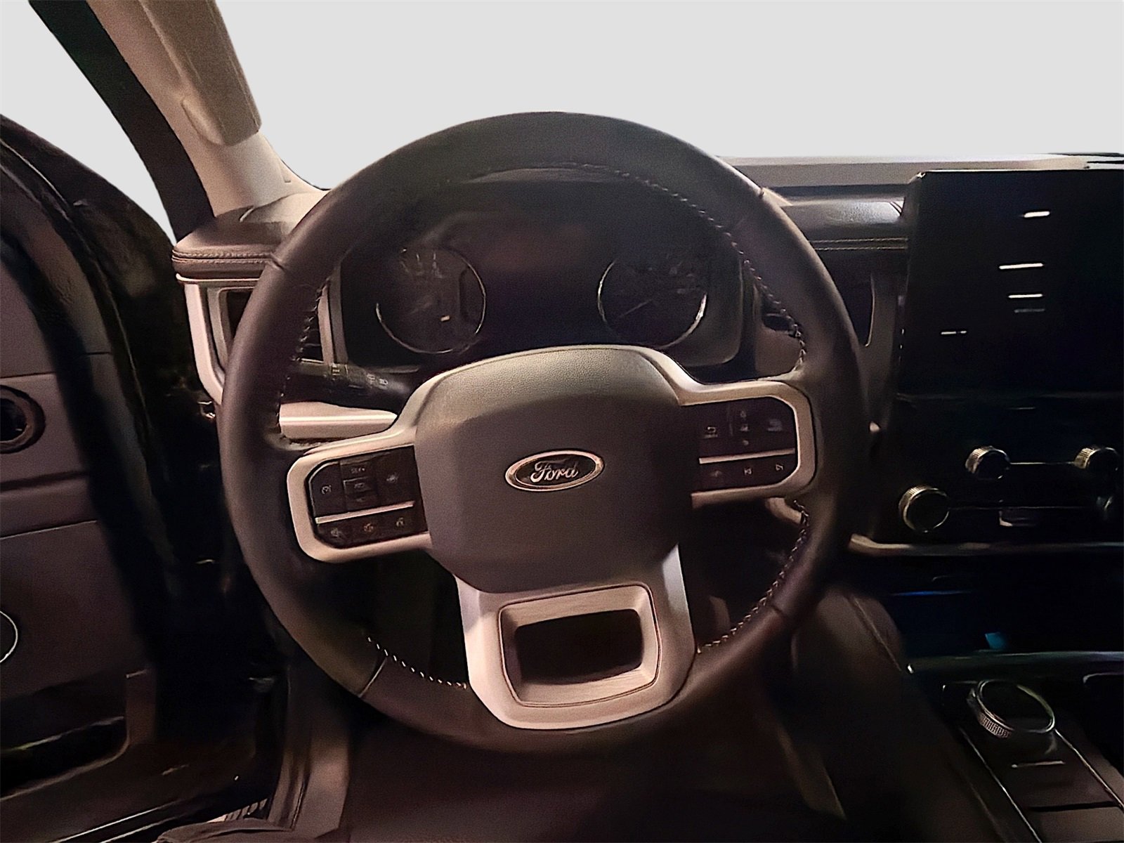 Used 2024 Ford Expedition XLT image 11