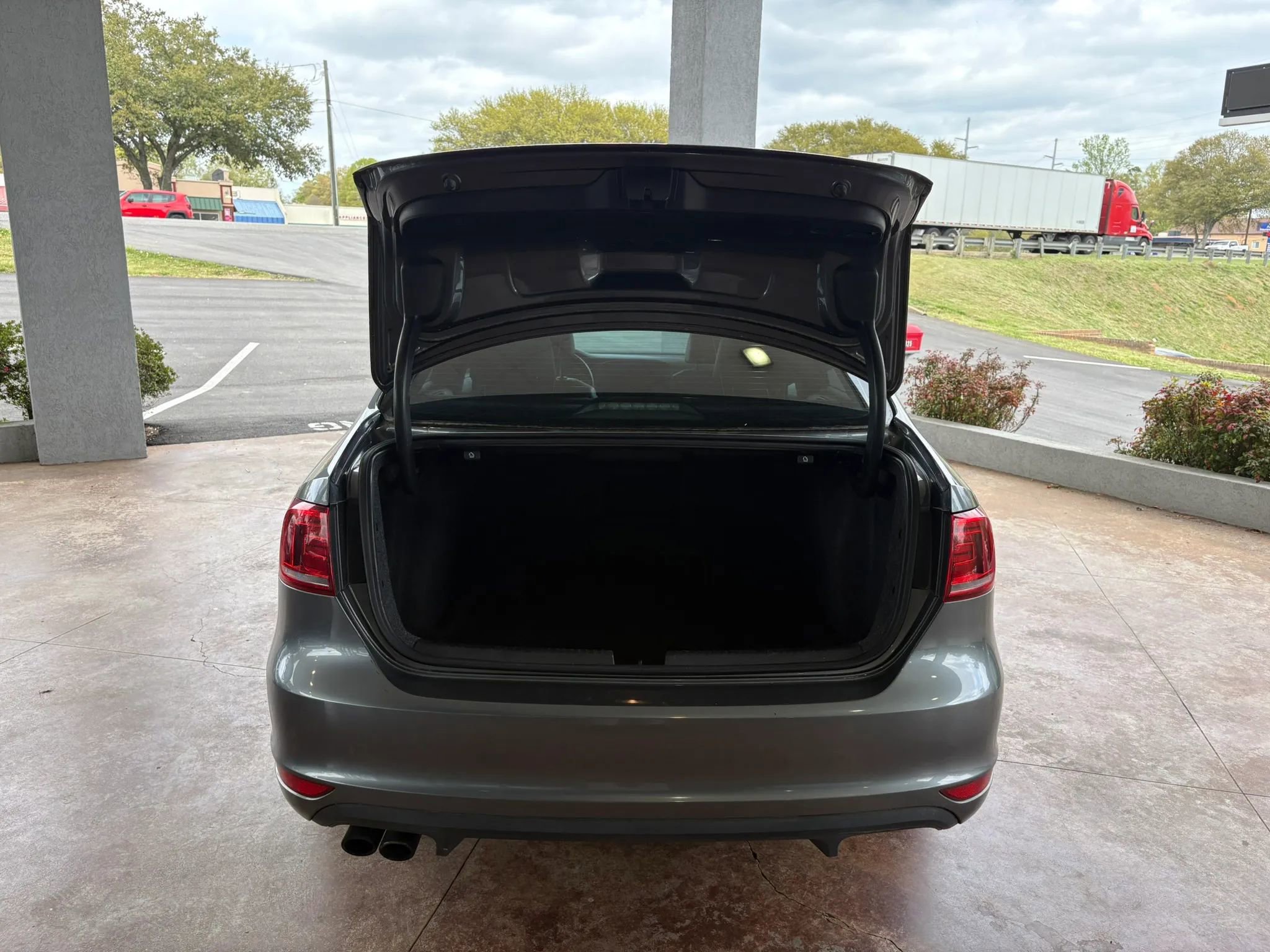 Used 2014 Volkswagen Jetta GLI FWD image 24