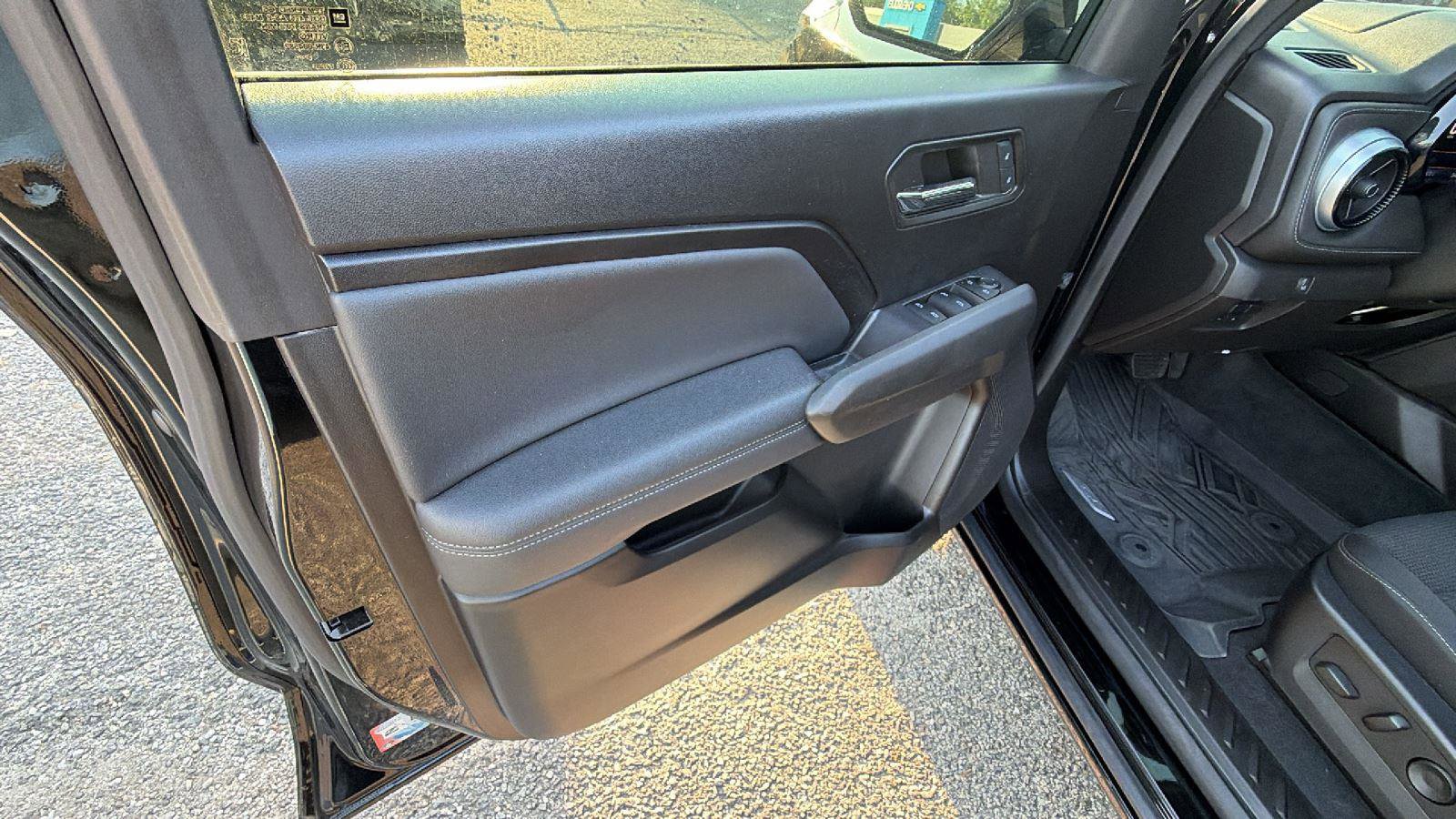 Certified 2023 Chevrolet Colorado LT w/ LT Convenience Package II RWD image 11