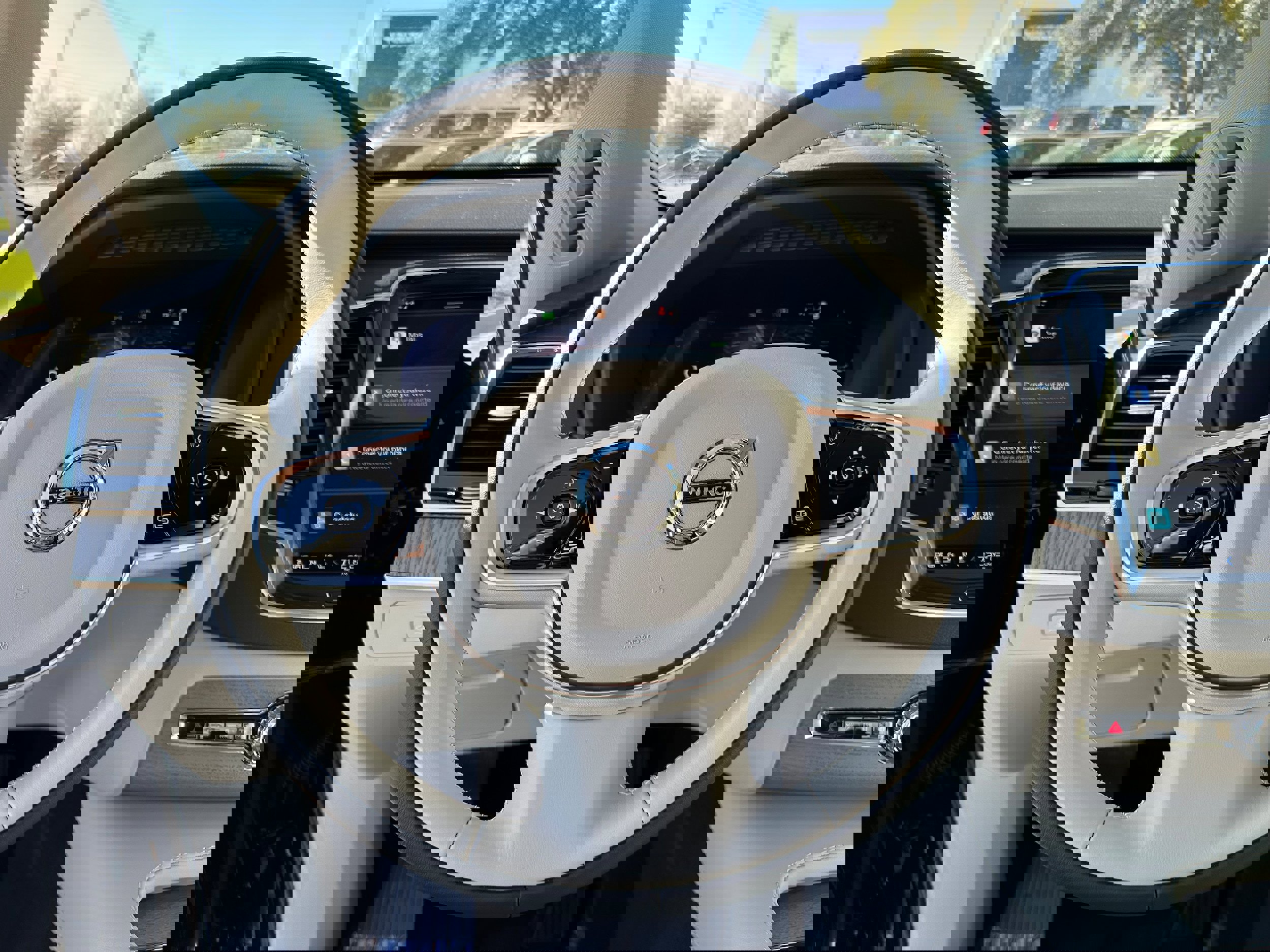 New 2025 Volvo XC90 T8 Plus w/ Protection Package Premier image 13