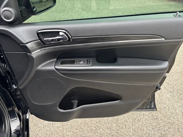 Used 2021 Jeep Grand Cherokee Limited AWD/4WD image 16