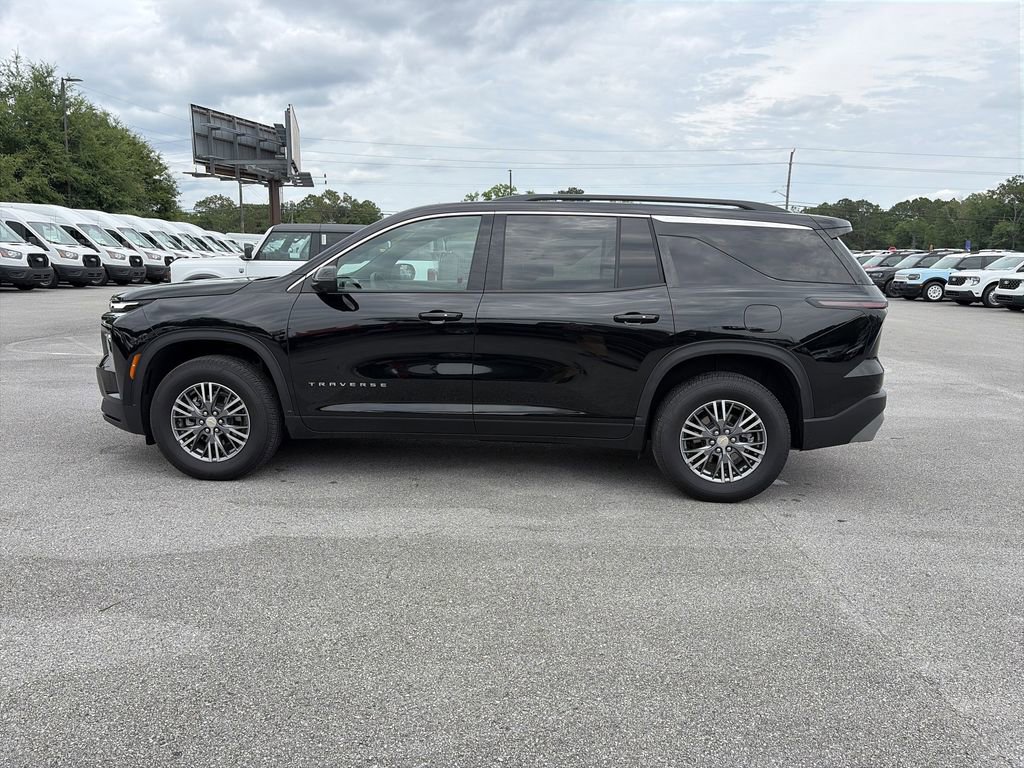 Used 2025 Chevrolet Traverse LT w/ Driver Confidence Package FWD image 4