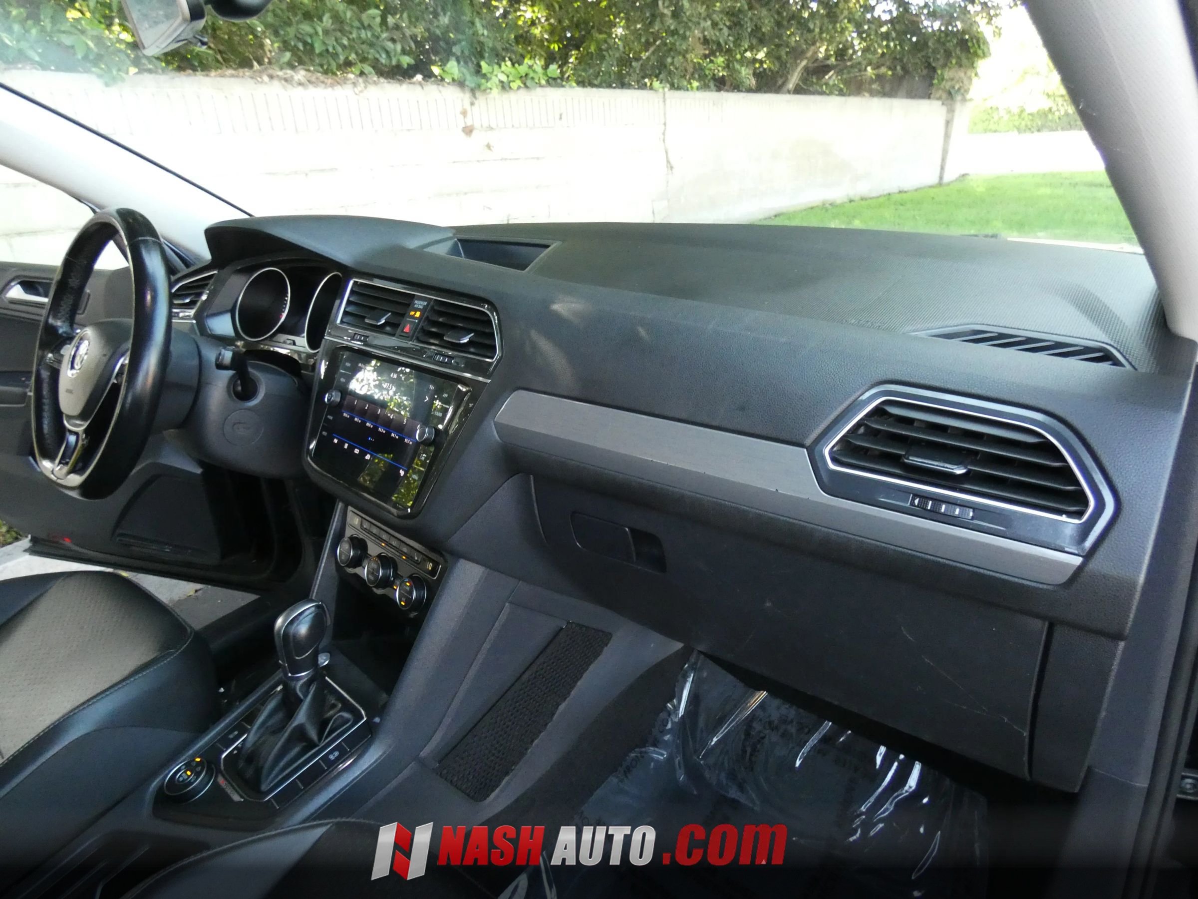 Used 2018 Volkswagen Tiguan SE w/ Panoramic Sunroof Package AWD/4WD image 31