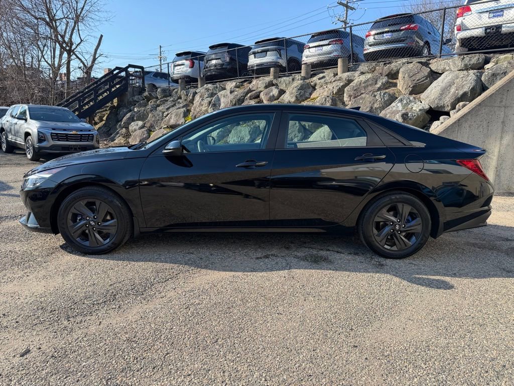 Certified 2023 Hyundai Elantra SEL image 2