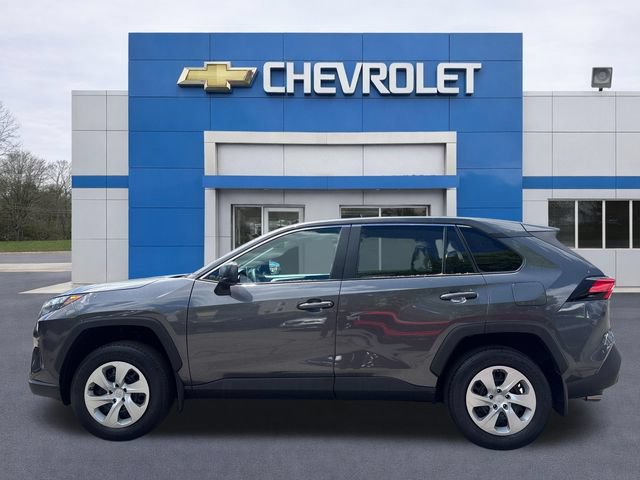 Used 2024 Toyota RAV4 LE AWD/4WD image 4