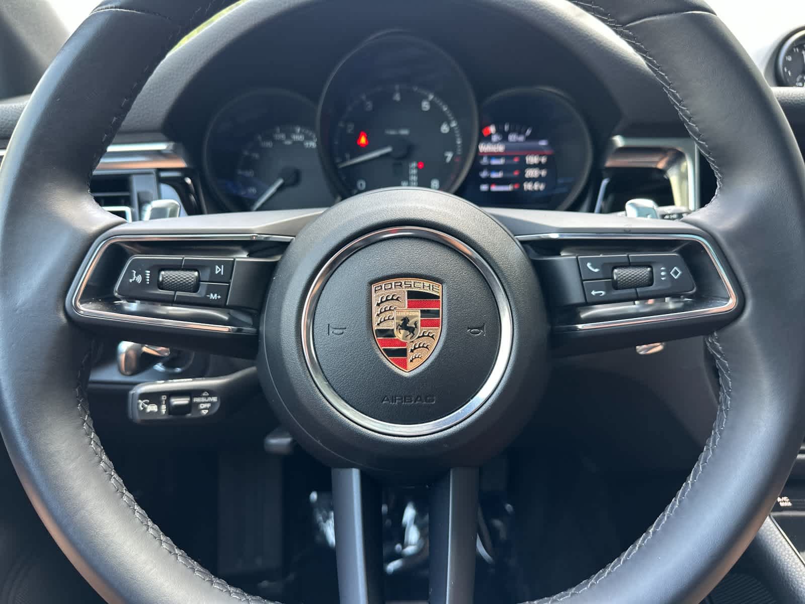 Certified 2023 Porsche Macan AWD/4WD image 25